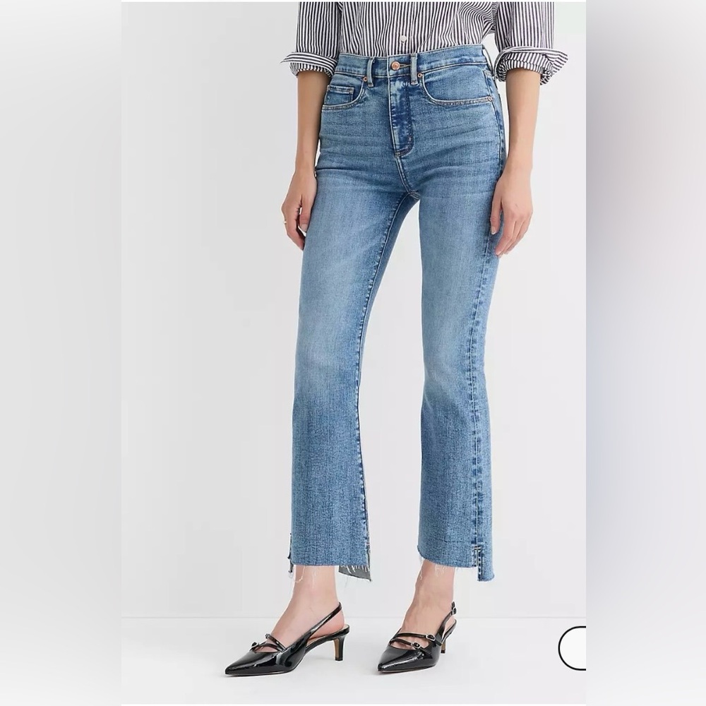 NWOT! LOFT Step Hem High Rise Kick Crop Jeans in Classic Mid Wash